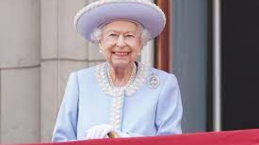 Những khoảnh khắc đáng nhớ của Nữ hoàng Elizabeth II trong 70 năm trị vì
